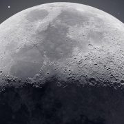 Descubren túneles subterráneos en la Luna