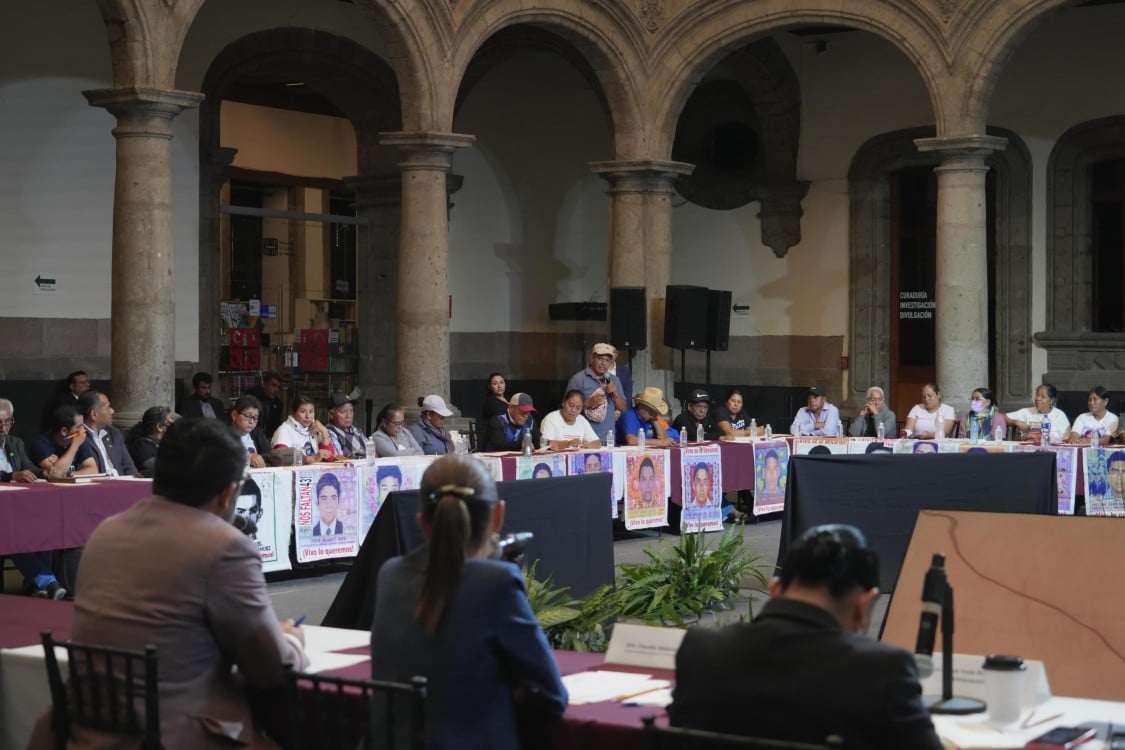 Sheinbaum Promete Centralidad al Caso Ayotzinapa en su Administración