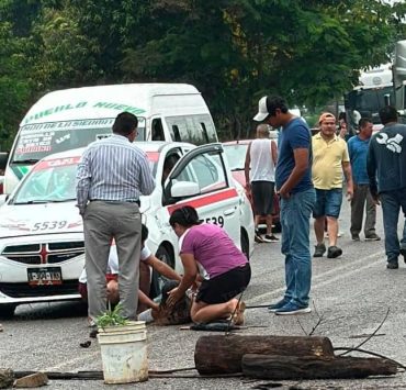 Conductor atropelló 6 personas que bloqueaban la carretera Villahermosa-Jalapa