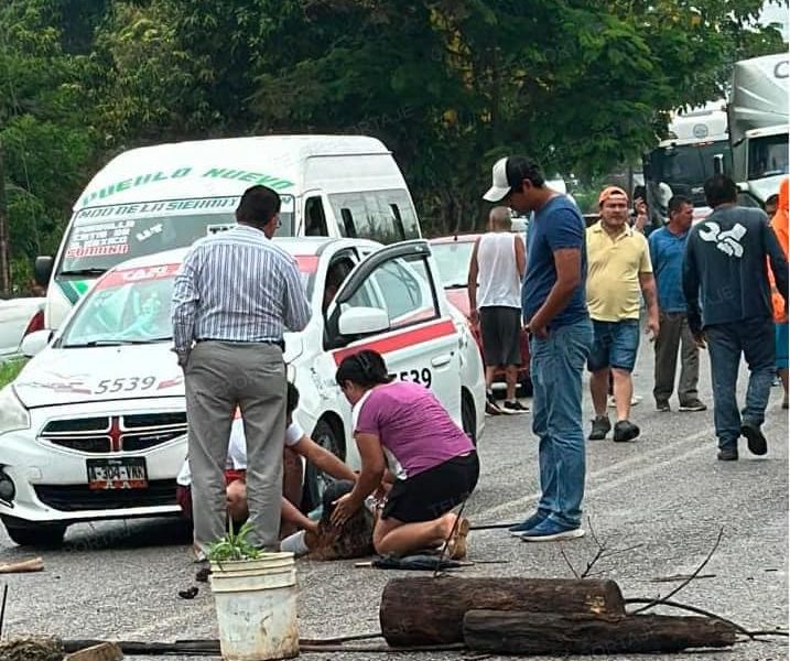 Conductor atropelló 6 personas que bloqueaban la carretera Villahermosa-Jalapa
