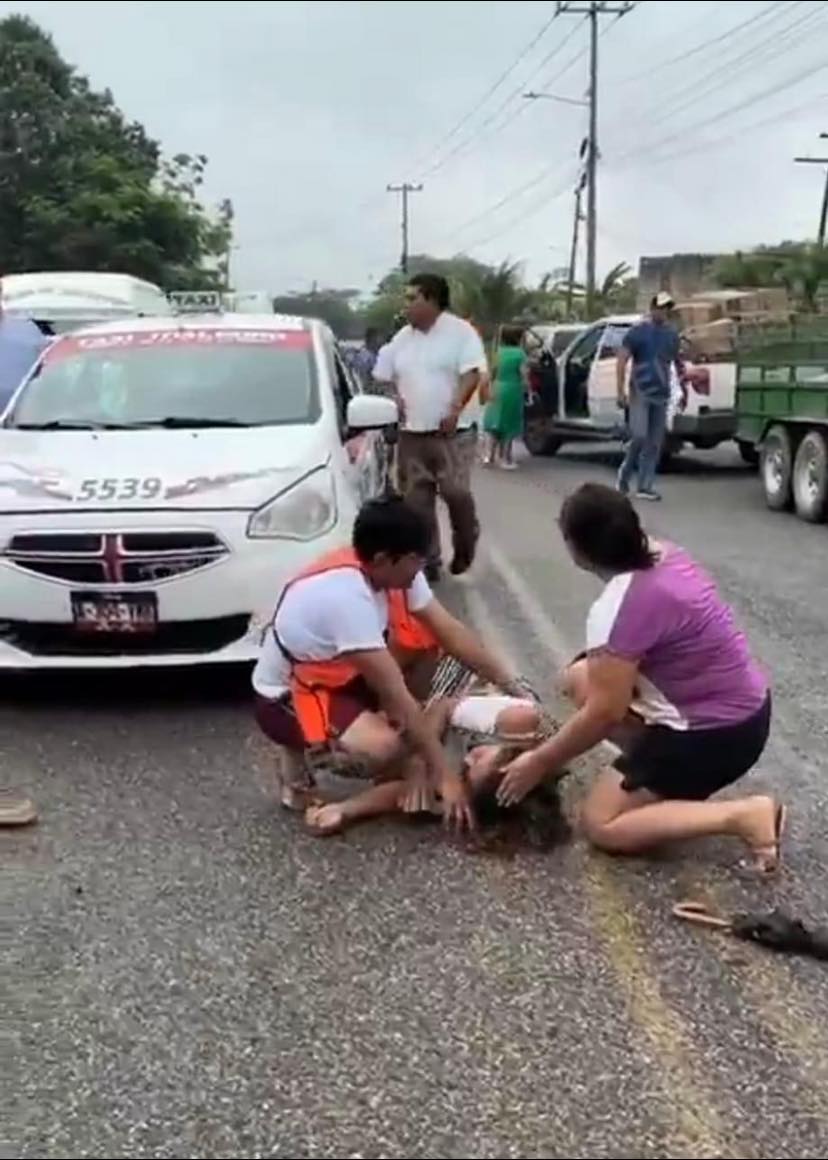 Conductor atropelló a 6 personas que protestaban contra la CFE