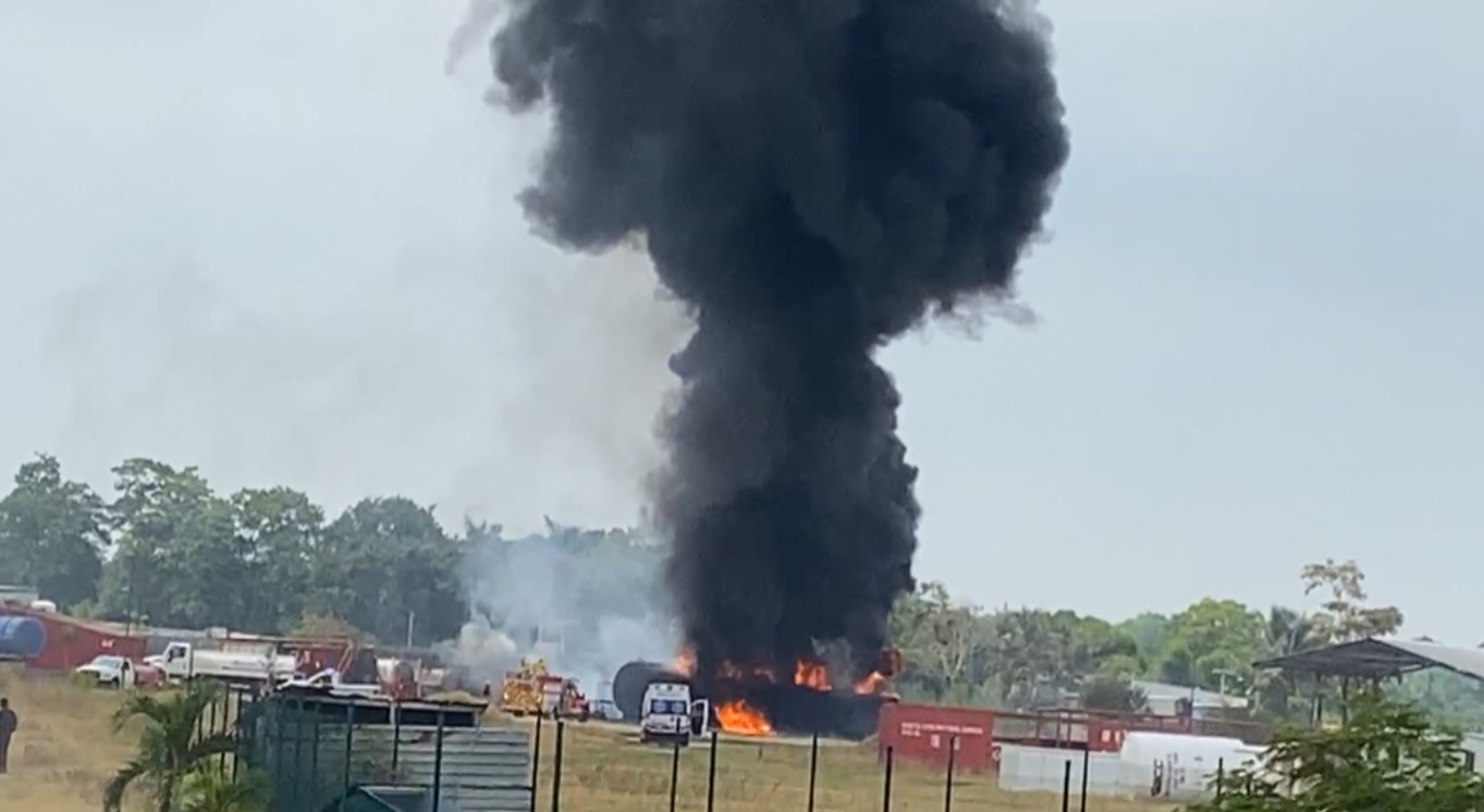 Incendio en una empresa en la ranchería Plátano y Cacao dejó dos heridos