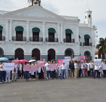 Médicos piden liberación de la doctora Teresita acusada de presunta negligencia en Tabasco