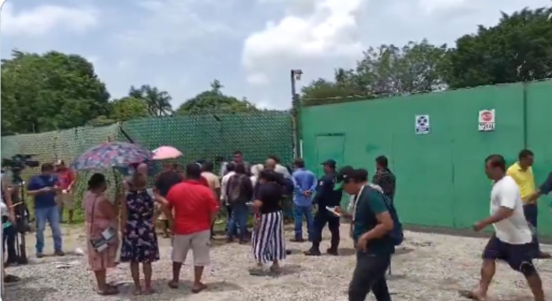 Bloqueo en la carretera Villahermosa-Nacajuca por residuos tóxicos