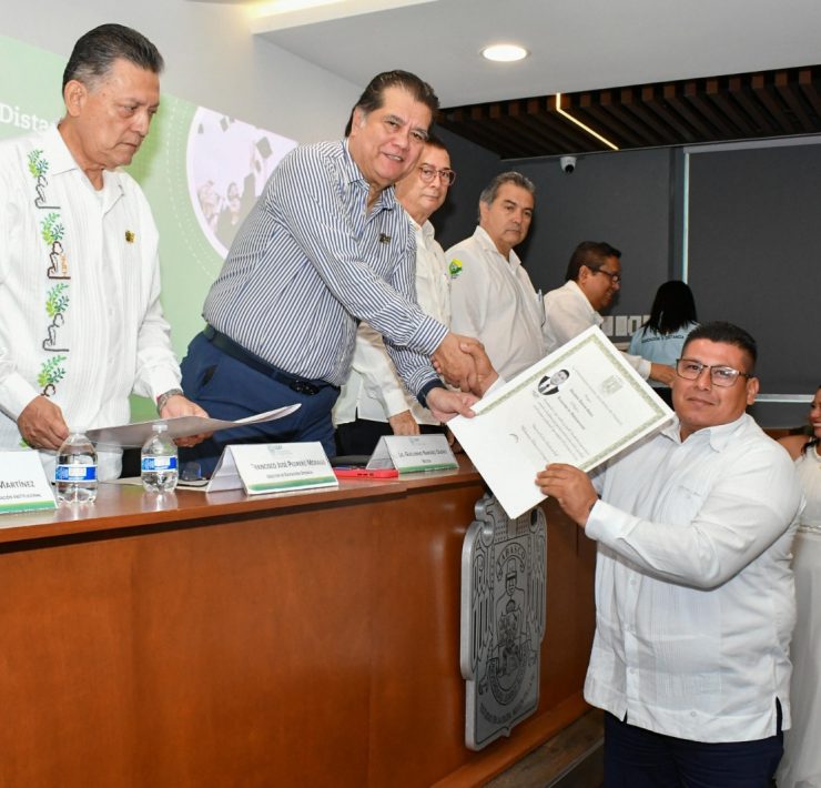 Rector de la UJAT reconoce calidad de los egresados de licenciaturas en la modalidad a distancia