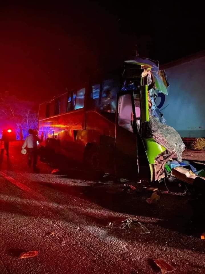 Accidente de autobús en la Villahermosa-Escárcega 