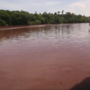 Aguas del Río Seco en Paraíso cambian de color; denuncian “contaminación” de refinería