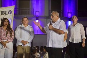 El Gobernador electo de Yucatán, Joaquín Díaz Mena estuvo en una marcha pacífica organizada por Morena y afirmó que Progreso no quiere un gobierno espurio.