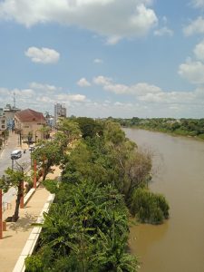 Sería una situación muy lamentable que con la próxima temporada de lluvias fuertes, se puedan dañar los malecones y en especial los paseos alternos que fueron hechos sobre la tierra de aluvión del anterior malecón.