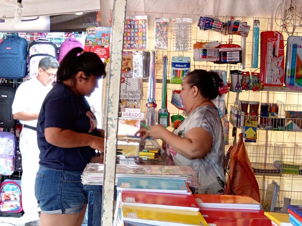 Cumple 25 años el tianguis de Regreso a Clases