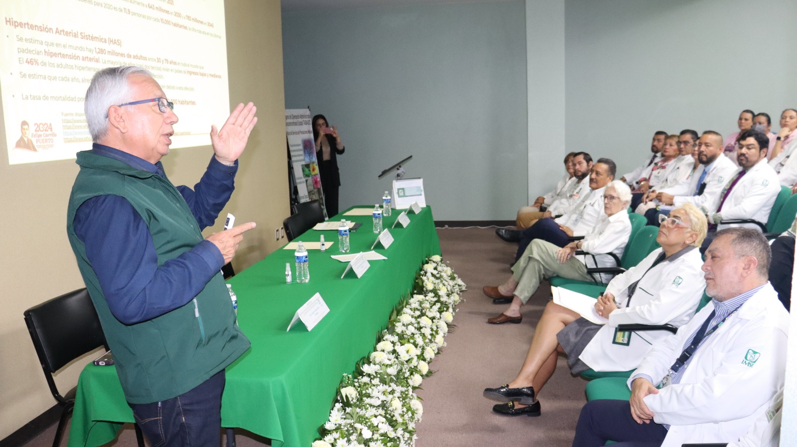 El doctor Alejandro Manuel Vargas García, presentó el panorama mundial, nacional y estatal de diabetes e hipertensión arterial