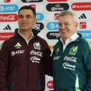 Lo que era ya un secreto a voces, el día de hoy se presentó, de manera oficial, a Javier Aguirre como nuevo entrenador de la Selección Mexicana y a Rafael Márquez como su auxiliar, para el mundial de 2026.