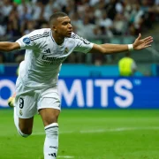 El día de hoy comenzó una nueva historia en el Real Madrid, ya que Mbappé tuvo su primera titularidad y anotó su primer gol como merengue.