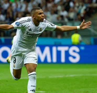 El día de hoy comenzó una nueva historia en el Real Madrid, ya que Mbappé tuvo su primera titularidad y anotó su primer gol como merengue.