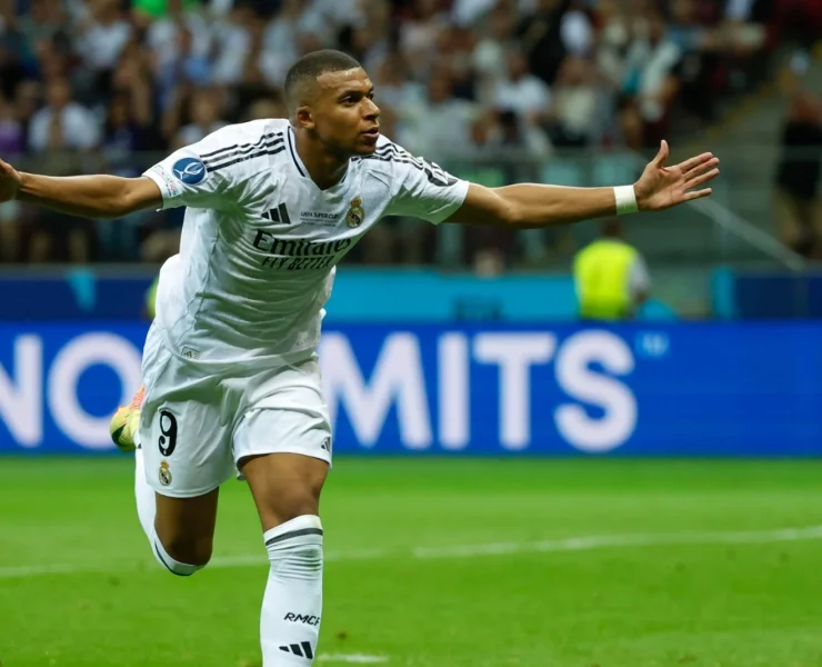 El día de hoy comenzó una nueva historia en el Real Madrid, ya que Mbappé tuvo su primera titularidad y anotó su primer gol como merengue.