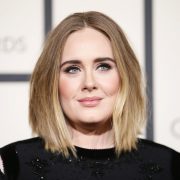 Adele pausa su concierto