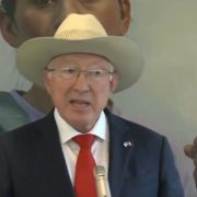 Ken Salazar Aclara la Entrega de "El Mayo" Zambada y Joaquín Guzmán López a EUA