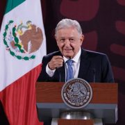 Critica AMLO decisión de la SCJN de admitir controversia constitucional presentada por el PAN