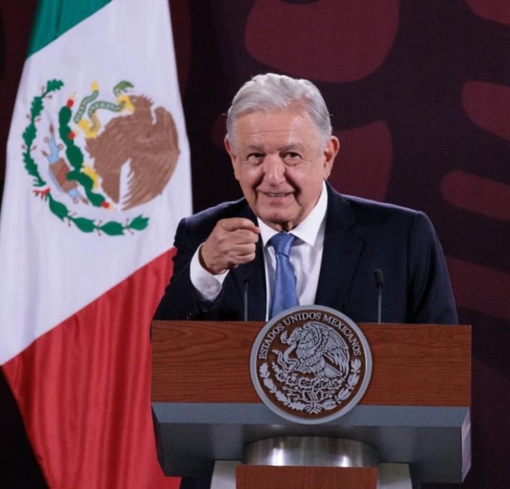 Critica AMLO decisión de la SCJN de admitir controversia constitucional presentada por el PAN