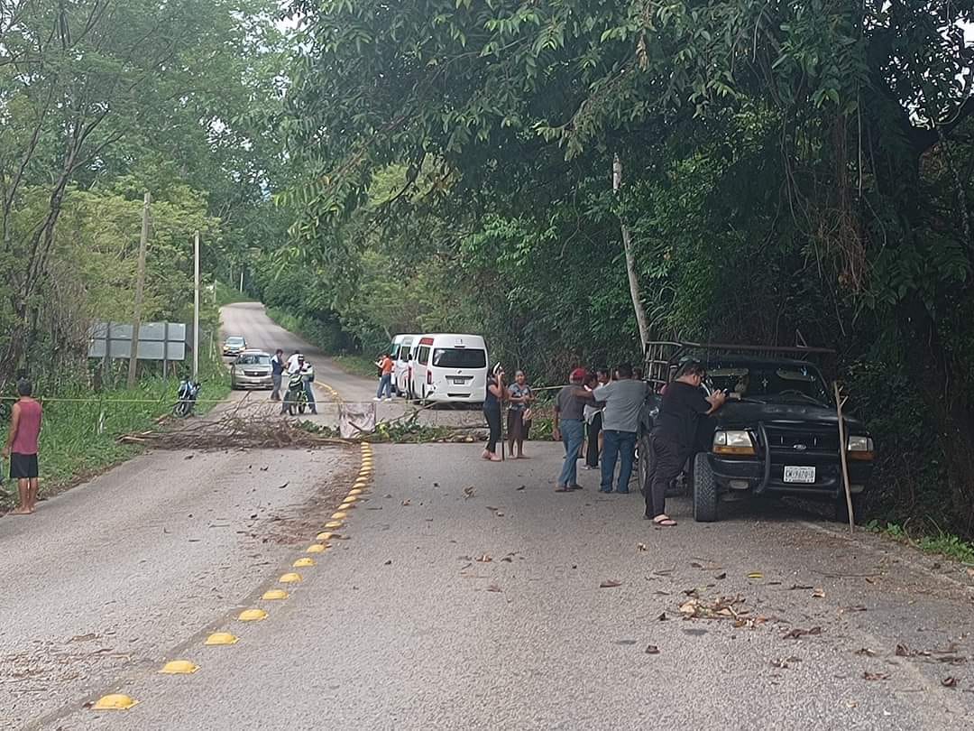 Habitantes cierran los accesos al Pueblo Mágico de Tapijulapa, Tacotalpa