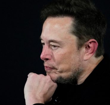 Musk es demandado por exdirector de Twitter