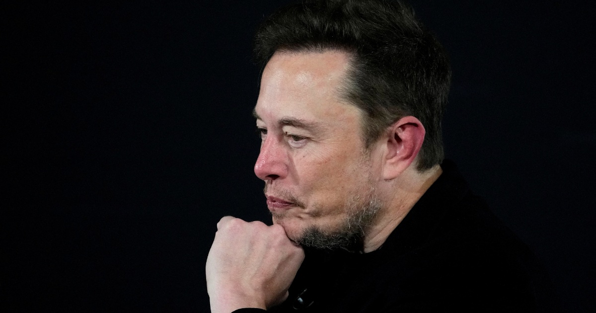 Musk es demandado por exdirector de Twitter