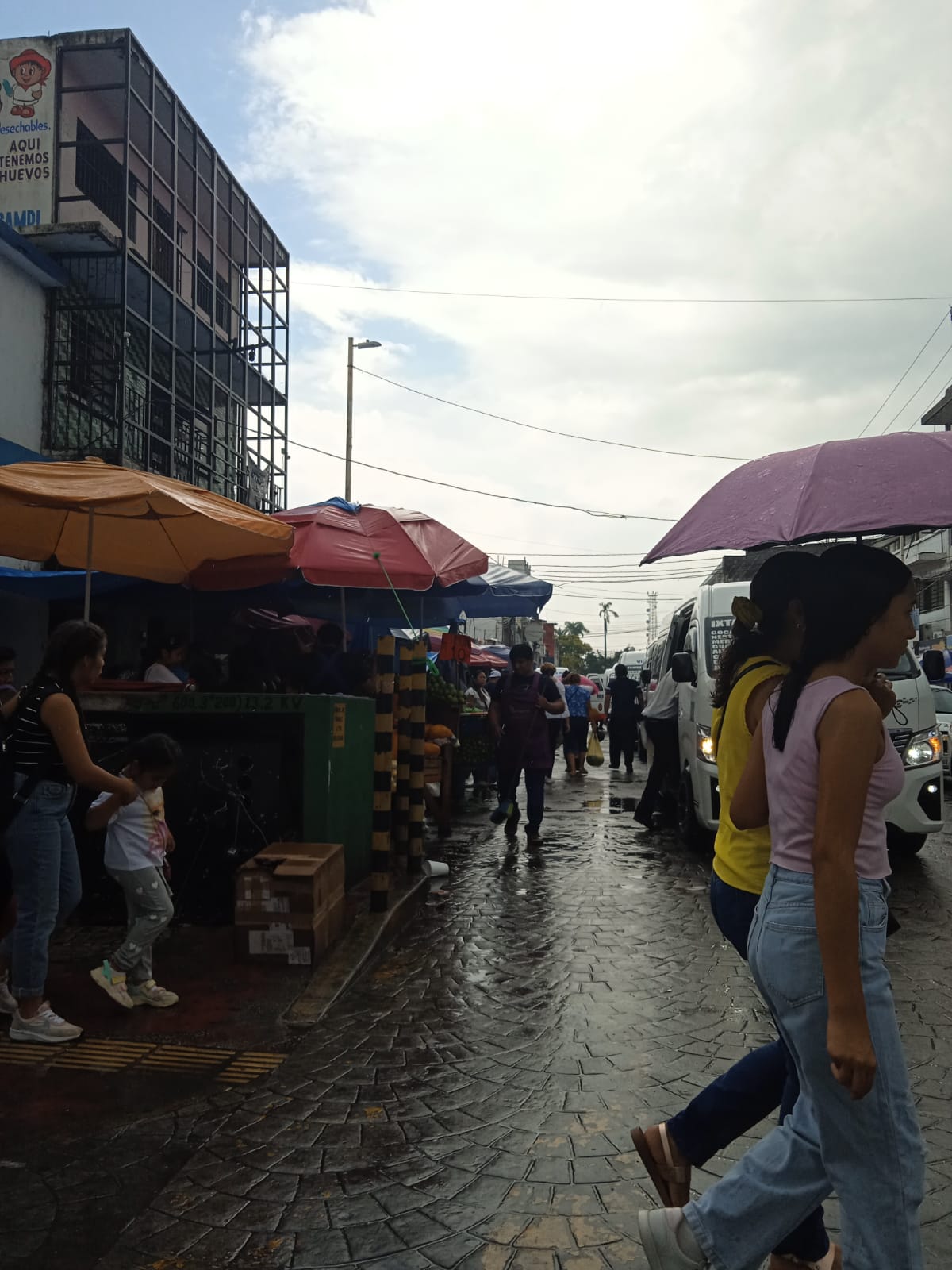 vendedores ambulantes de los alrededores del mercado Pino Suárez