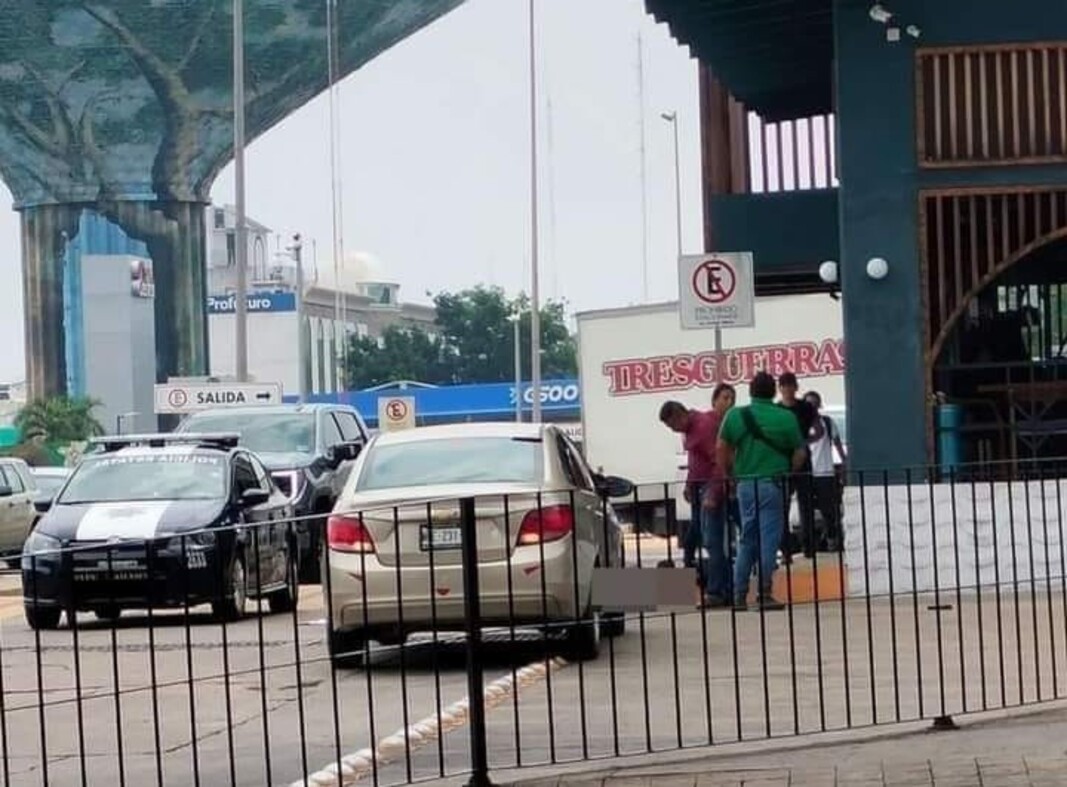 Se registra movilización policiaca en City Center en Villahermosa; hay un detenido