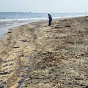 Cierran acceso a playas de Paraíso por contaminación petrolera