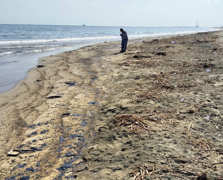 Cierran acceso a playas de Paraíso por contaminación petrolera