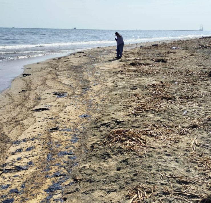 Cierran acceso a playas de Paraíso por contaminación petrolera