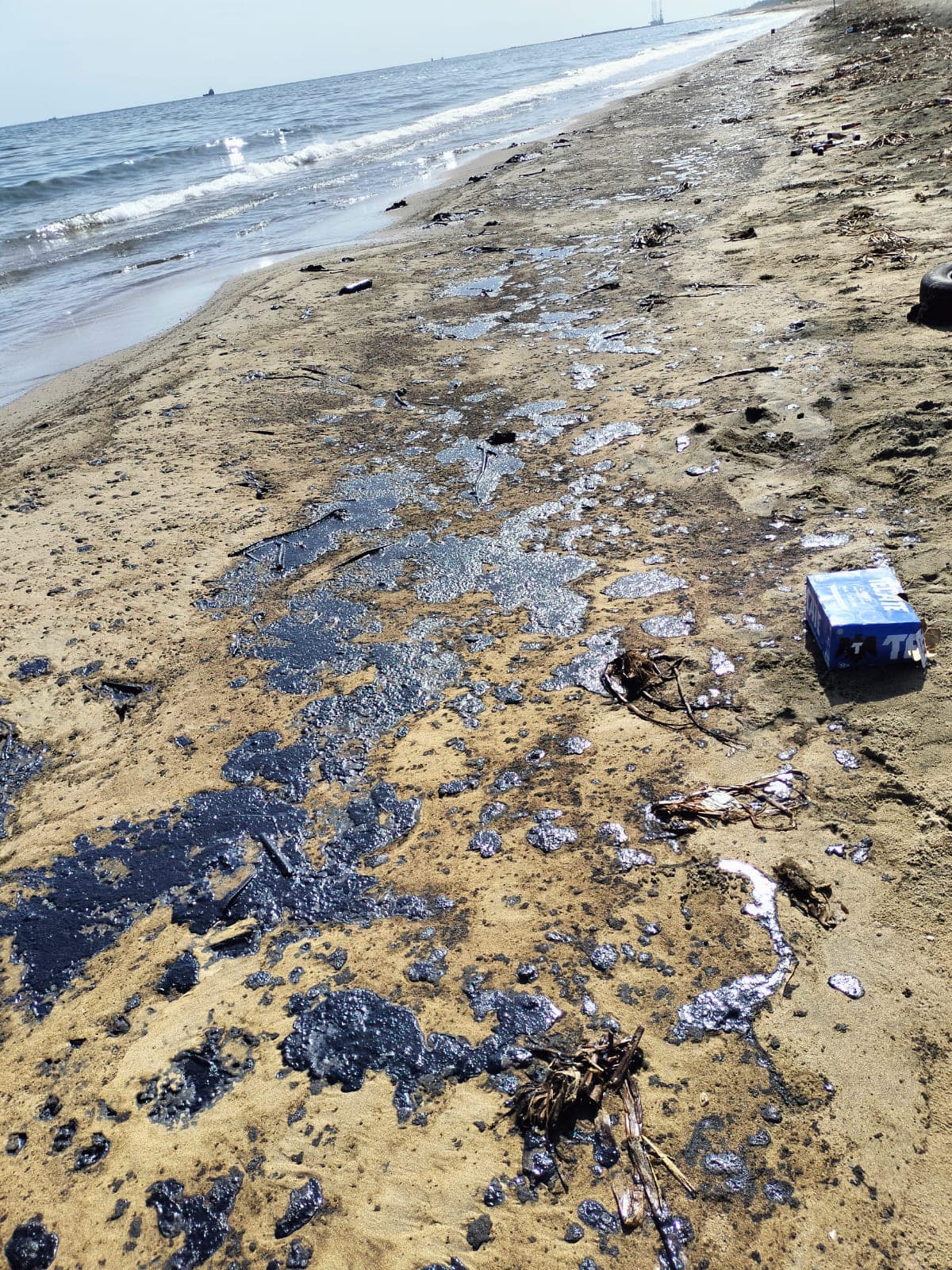 Cierran acceso a playas de Paraíso, Tabasco por presencia de hidrocarburo 