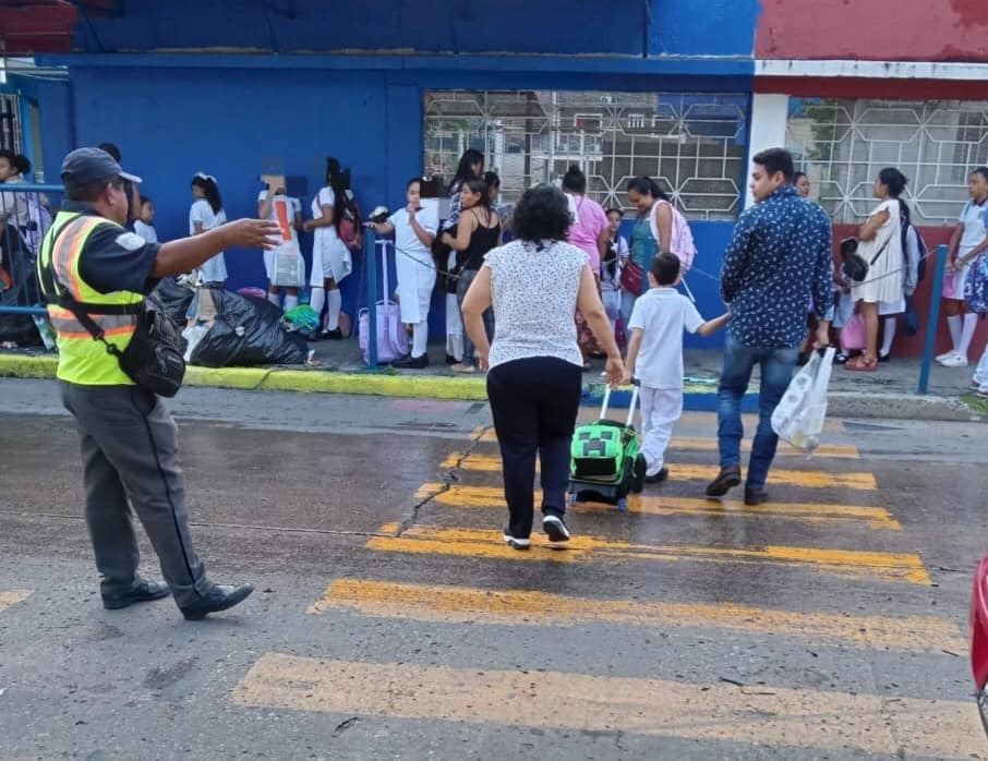 más de 515 mil estudiantes de nivel básico regresaron a clases.