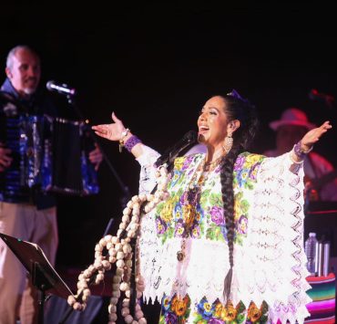 Lila Downs y la Orquesta Típica Yukalpetén deslumbran en el Gran Festival del Palacio de la Música 2024.