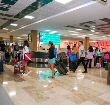 Mara Lezama verifica eficiencia en servicios al turismo en el Aeropuerto de Tulum