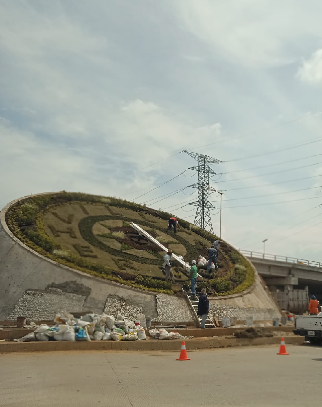 Reloj que tendrá este que se construye en Paseo Usumacinta