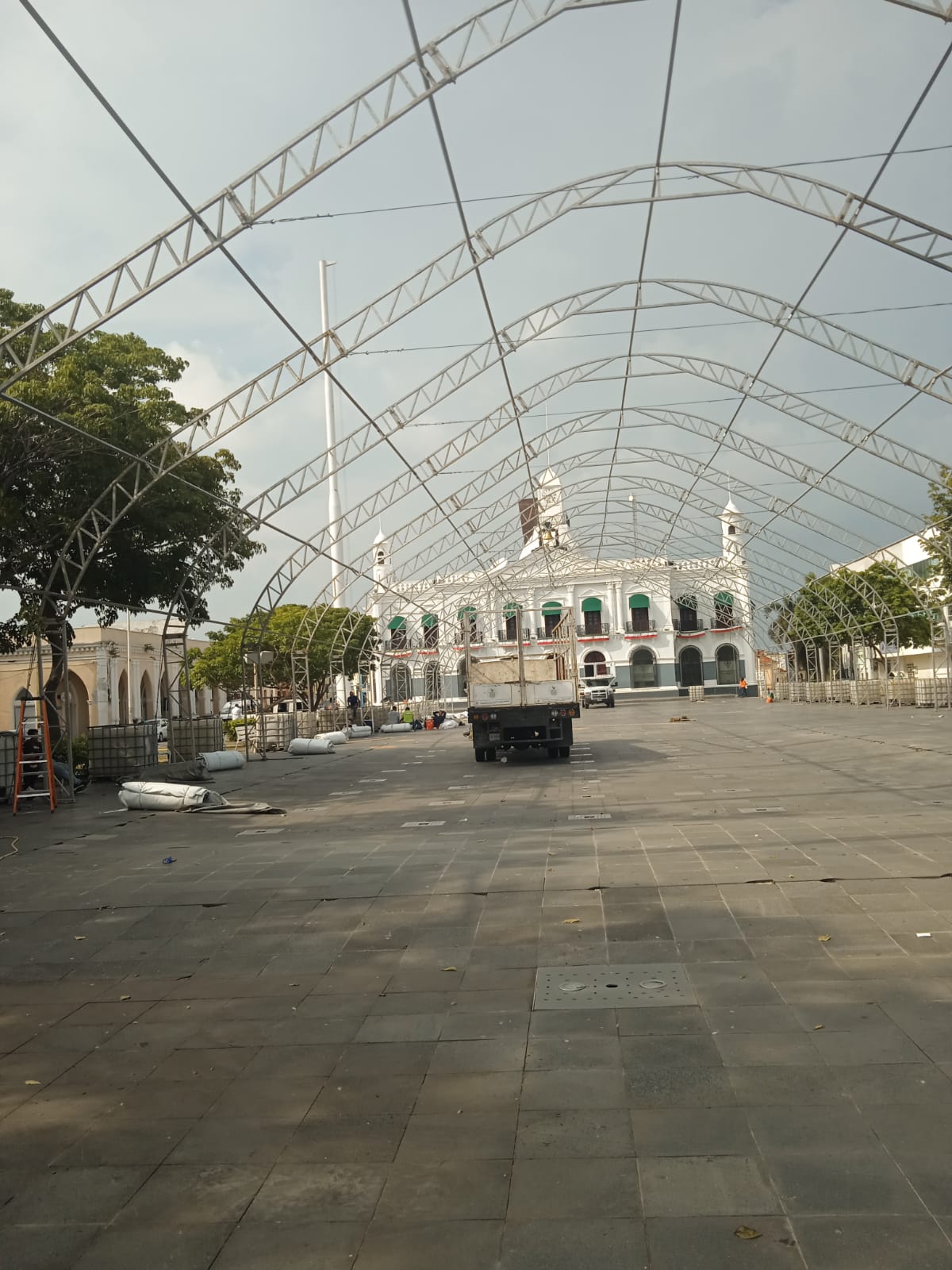 Lista Plaza de Armas para recibir a Javier May Rodríguez