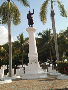 Este es el parque Morelos  ubicado en 27 de Febrero y Rayón. Siempre está muy limpio y vistoso por los árboles en su entorno. 