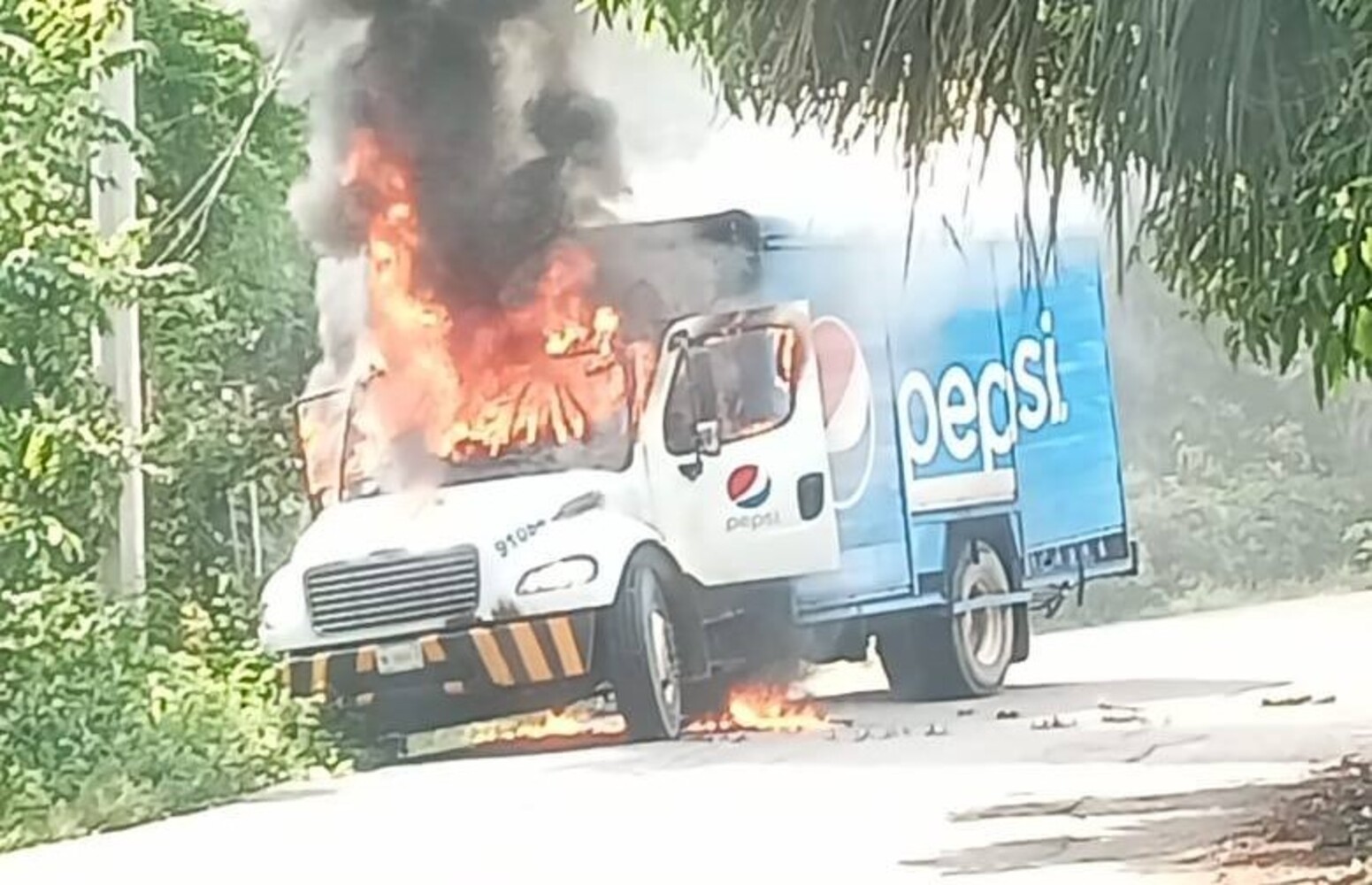 Ataques a vehículos y comercios en Tabasco