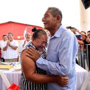 Boda inesperada en la Jornada de Atención al Pueblo en Monte Grande