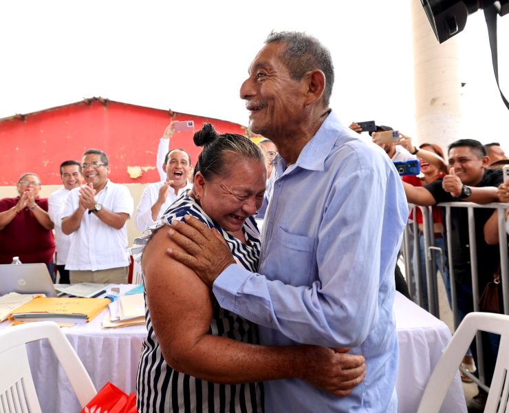 Boda inesperada en la Jornada de Atención al Pueblo en Monte Grande