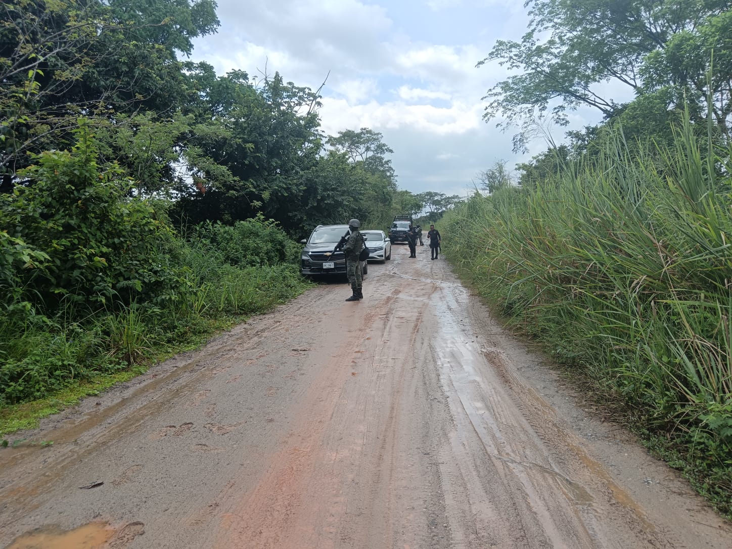 Abandono de vehículos y huida de los delincuentes