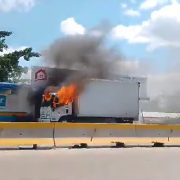 Quemas de comercios y vehículos en Villahermosa generan pánico