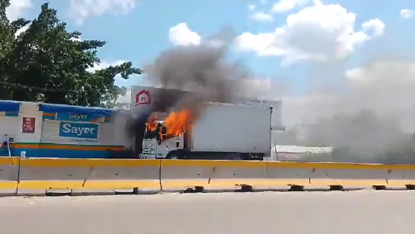 Quemas de comercios y vehículos en Villahermosa generan pánico