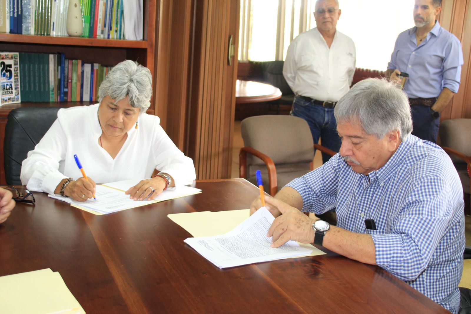 Secretarios del gabinete de Javier May