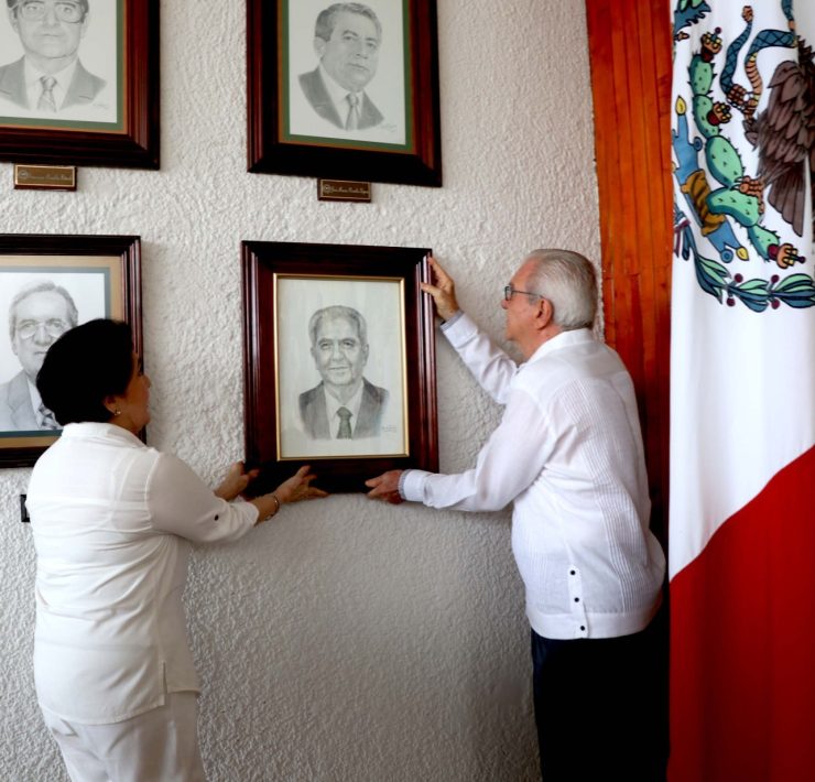 Develan retrato de Enrique Priego Oropeza