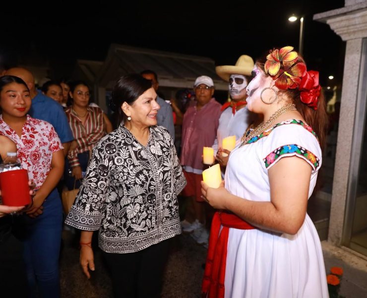 Yolanda Osuna Atestiguó Presentación de Libro sobre el Panteón Central