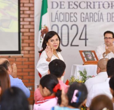 Yolanda Osuna clausura el VIII Festival Macondo en la Universidad Olmeca