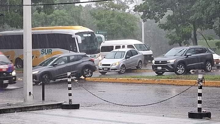 automovilistas varados y liberar el tránsito.