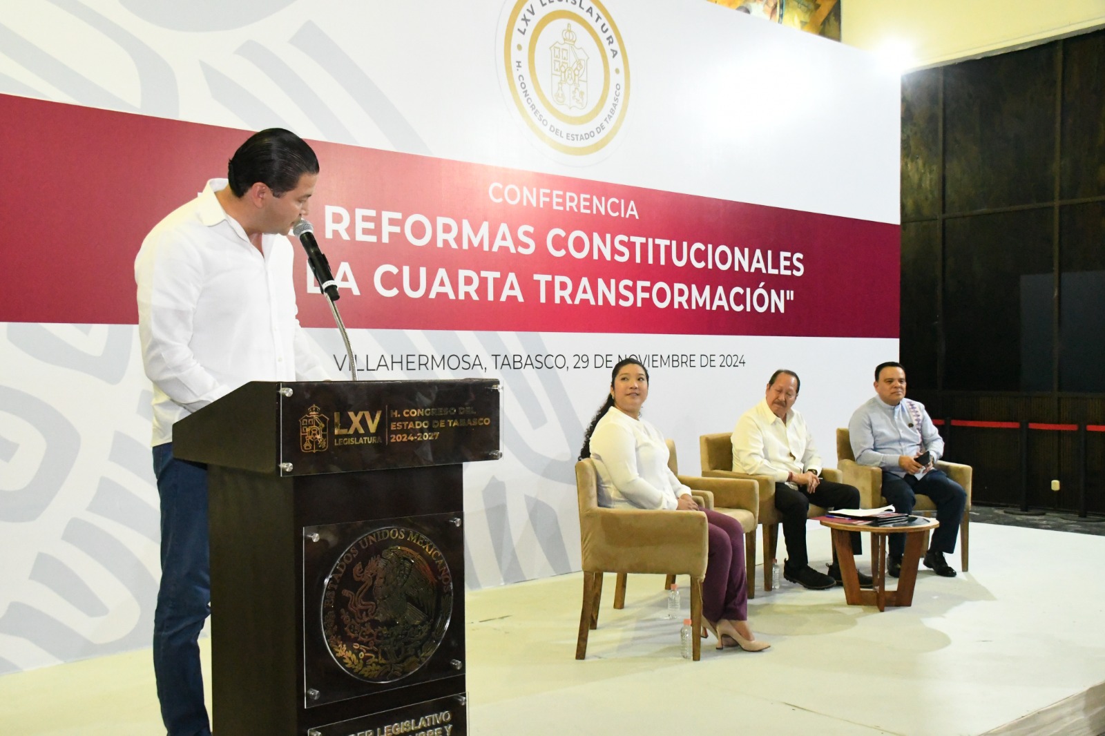 Leonel Godoy presenta la Conferencia Magistral “Las Reformas Constitucionales de la Cuarta Transformación”